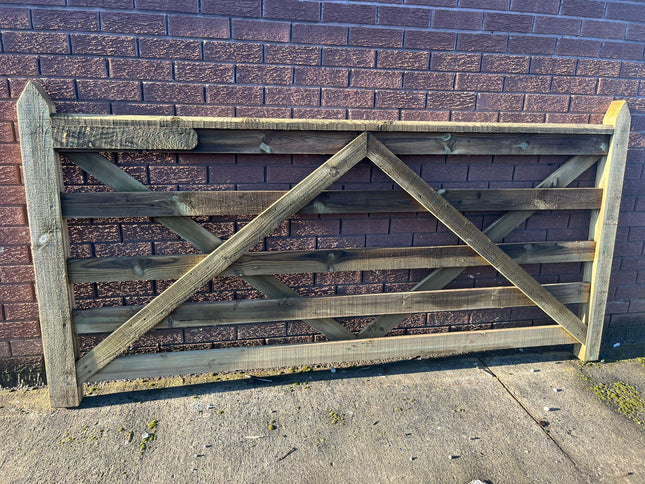 Timber Gate 2400mm wide x 1200mm high